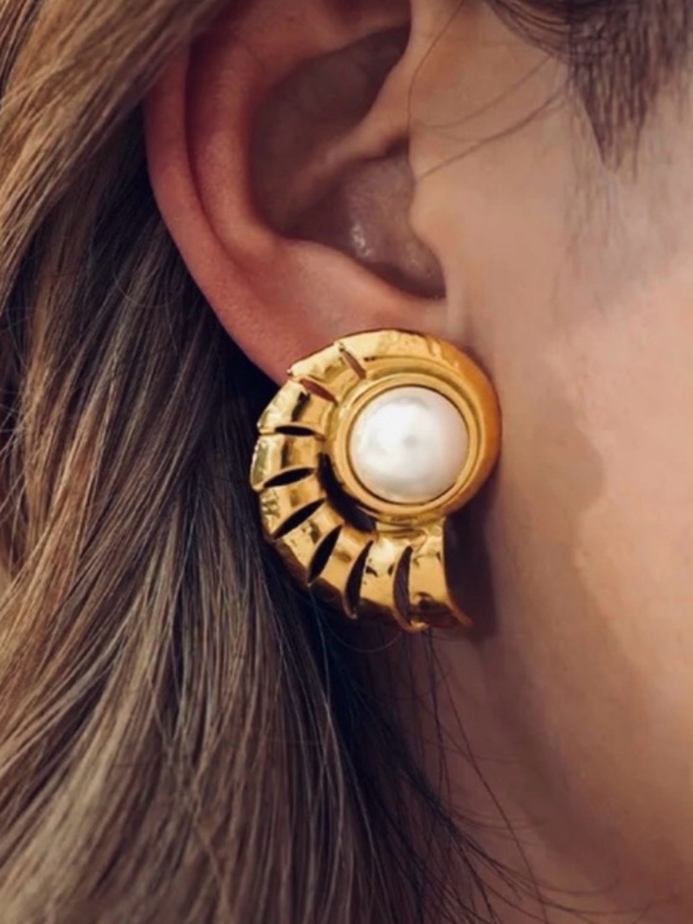 Vintage Shell Pearl Earrings • Summer Beach Accessories